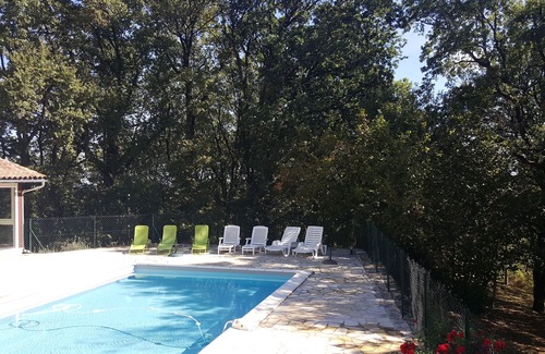 Espinas House | ISOLEE: VACATION HOME WITH POOL AND JACUZZI IN WOODED GROUNDS