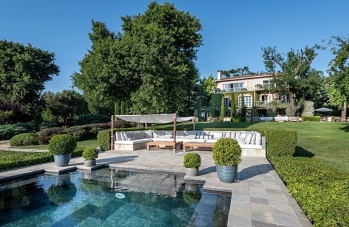 Uskudar Villa | Istanbul's Highest Hill, 22,0000m2 Garden, 5 Staff
