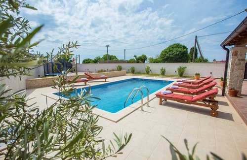 Valtura Villa | Istrian stone villa with swimming pool near Pula, Istria