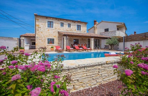 Valtura Villa | Istrian stone villa with swimming pool near Pula, Istria