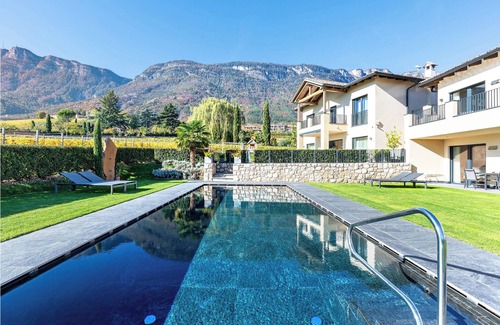 Berg/Monte Apartment | Apartment 'Weingut Gasshof Mathias' with Mountain View, Shared Pool and Wi-Fi
