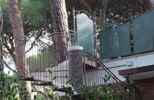 Marina di Castagneto Carducci Apartment | Lovely apartment for 4 guests with A/C, WIFI, TV, patio and panoramic view