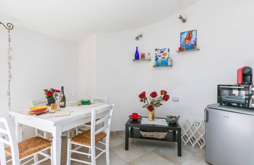 Rosignano Solvay Apartment | Lovely apartment for 2 people with WIFI, TV, terrace and pets allowed
