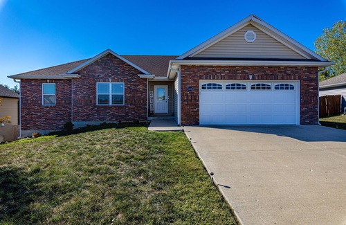 Columbia House | It's a Gem ! Comfy Hideaway for R & R ~ King Bed !