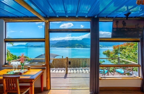 Portinho Apartment | Italian panoramic penthouse suite and hill 12 minutes from the beach, we accept pets!