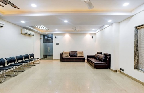 Bhowanipore Hotel | Itsy Hotels Neeranand Plaza, Bhawanipur