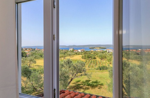 Mrljane House | Ivana vacation home with pool, sea view and balcony - Ivana