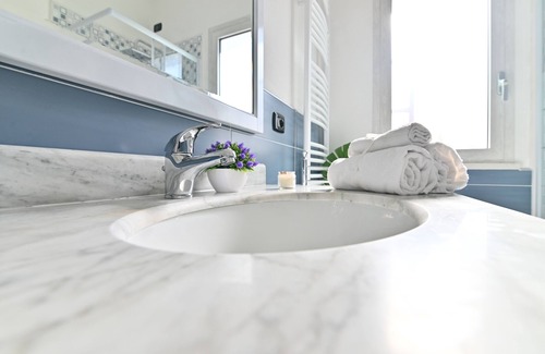 Pula Bed & Breakfast | IzzHome Cozy Room