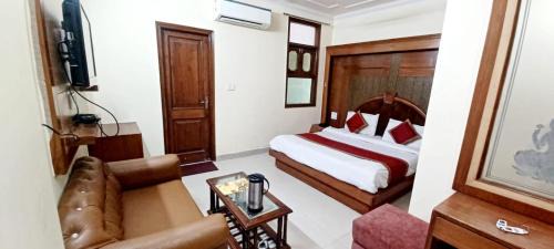 Khagaria Hotel | J R International