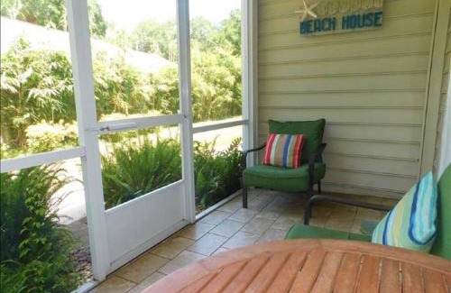 Demere Park House | J15 lovely village area condo sleeps 6 comfy very nicely furnished screened in porch