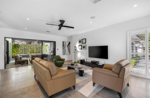 Pokolbin House | Jacaranda Amber The Vintage Golfside Luxe Villa