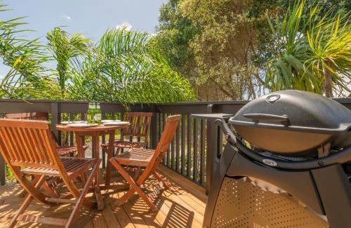 Whangamata House | Jacaranda Lodge - Whangamata Upstairs Unit