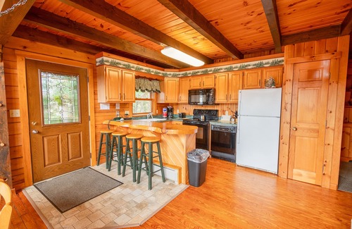 Jackman Cabin | Jackman 3BR Cabin – Snowy Seasonal Escape