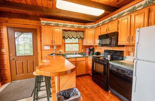 Jackman Cabin | Jackman 3BR Cabin – Snowy Seasonal Escape