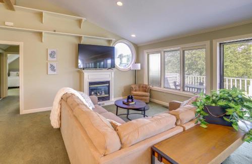 Horton House | Jackson Lakefront Getaway with Balcony, Dock Access