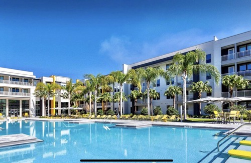 Deerwood Apartment | Jacksonville Jewel: Luxe Getaway W/2 King Beds
