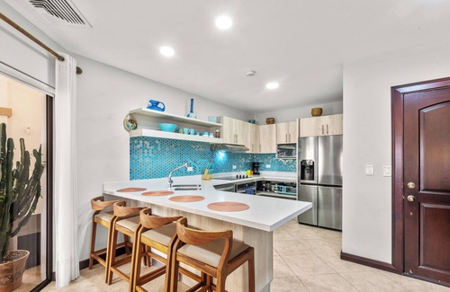 Barrio Los Faroles Condo | Jaco Beachfront Elegance at Tres Regalos Pristine Views in Lovely Jacó Beach