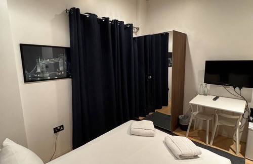 Bishopsgate House | Jacobson Suite at Room Home Stay