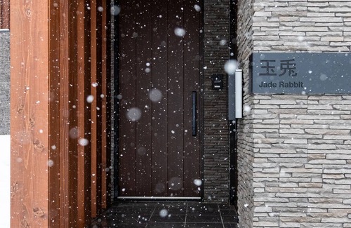 Hirafu House | Jade Rabbit