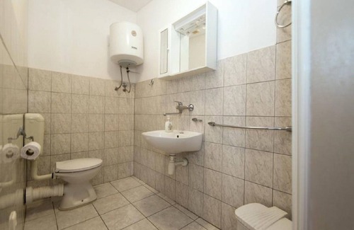Vis Apartment | Jakša - Close to the sea & Free Parking - A2