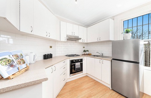 Newtown House | Jam Home | Heart of Newtown Gem Stylish Central Convenient minutes to King St