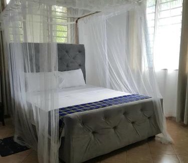 Diani Beach Apartment | Jameela House, 3 mins to Diani Beach, Massage, Laundry, Transport & Catering Available
