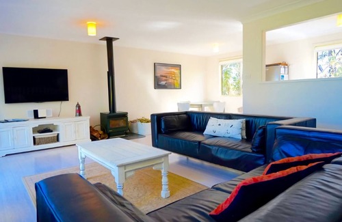 Erowal Bay House | Jan s Retreat by Jervis Bay Breaks
