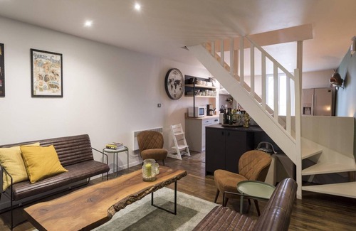Dun-sur-Meuse House | Jane Austen Lake Retreat