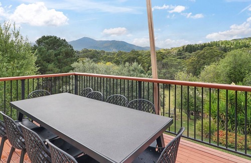 Merrijig House | Jarrah House - Sleeps 10 - Merrijig