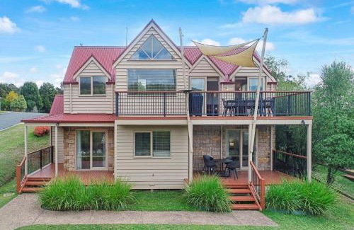 Merrijig House | Jarrah Lodge - Sleeps 10 - Merrijig