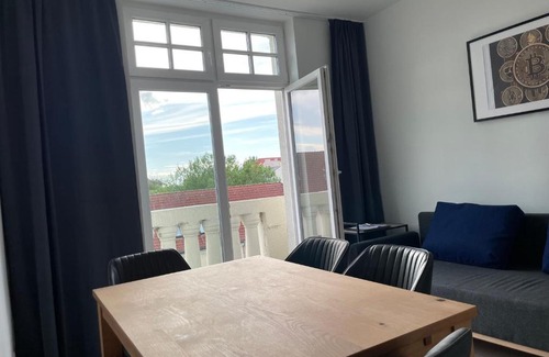 Dortmund Apartment | JayBnB - Gaming Apartment PS5 65 Zoll 4K TV Wohnung mit Balkon