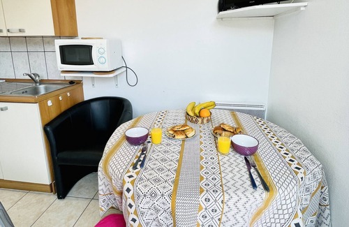 Forges-les-Bains Apartment | Jean De La Fontaine: Studio near the Bains les Bains thermal baths