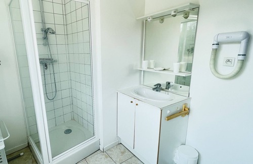 Forges-les-Bains Apartment | Jean De La Fontaine: Studio near the Bains les Bains thermal baths