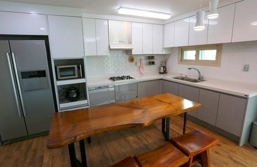 Downtown House | Jeju Castle Blackstone Pension
