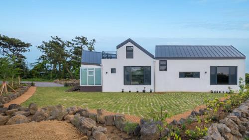 Hallim House | Jeju moridarakbang pension