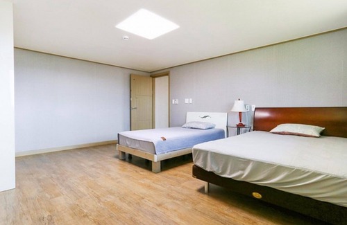 Hallim House | Jeju Osaekgyul Cheheom Pension