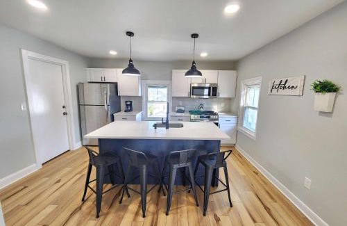 Federal Hill Apartment | Jennifer's Modern & Comfy Broadway Retreat