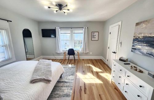 Federal Hill Apartment | Jennifer's Modern & Comfy Broadway Retreat