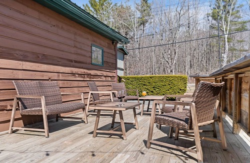 Tannersville Ski Chalet | Jessie's Harvest House Suite