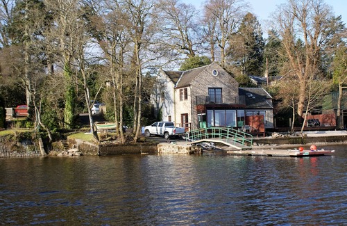 Arden Cottage | Jetty Lodge-Sleeps 4-6 - sleeps 6 guests in 2 bedrooms