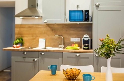 Landstrasse Apartment | Jimmy's Apartments Emerald