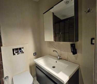 Rasimpasa Apartment | JirHouse Sarıköşk Suit