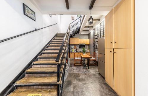 Fenghuang House | Jiuqi Tongnian High-end River View B&B