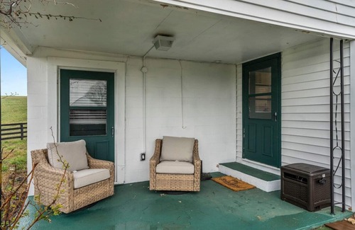 Versailles House | Jockey Suite at Sugar Hill Farm
