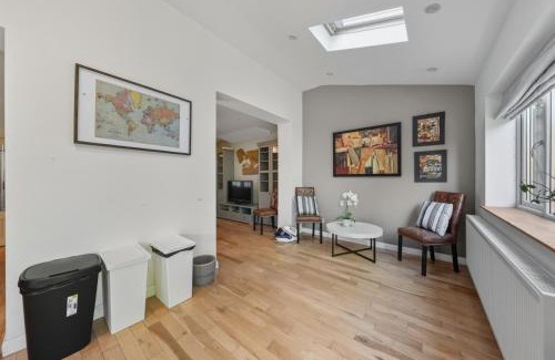 Kenley Apartment | Joel's 3 bedroom House in South London