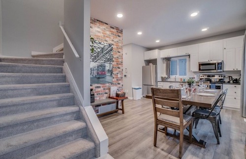 North Central Edmonton Apartment | Joey - Central Hub for Nomads & Urban Explorers!