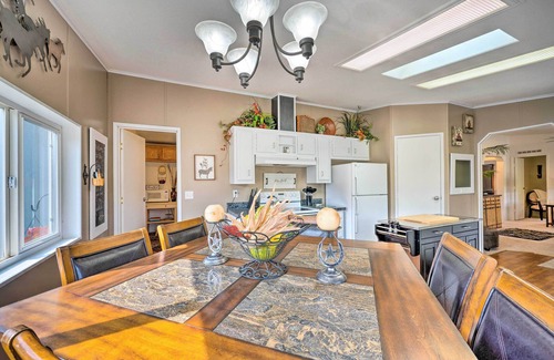 John Day House | John Day Lakehouse w/a Great Outdoor Space!