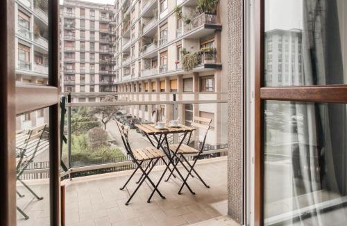 Ponte Seveso Apartment | JOIVY Beautiful and modern apartment with 2 balconies