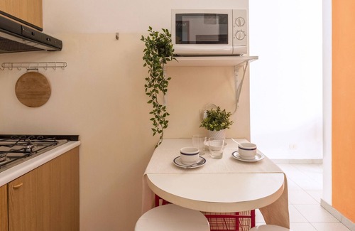 Como Apartment | JOIVY Charming Flat Near Train Station