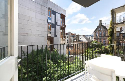 Old Town Apartment | JOIVY Contemporary Royal Mile Apartment with Balcony